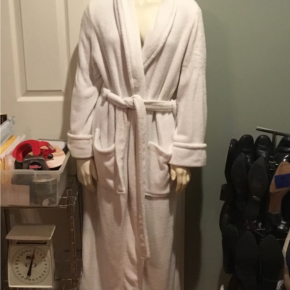 White Large Robe - Picture 9 of 13